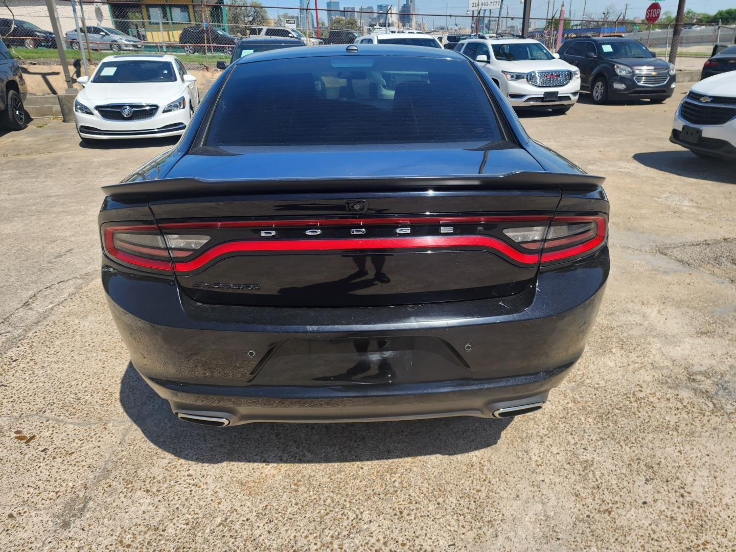 2018 Dodge Charger SE (2C3CDXBG1JH) with an 3.6L V6 DOHC 24V engine, 8A transmission, located at 945 E. Jefferson Blvd, Dallas, TX, 75203, (214) 943-7777, 32.752514, -96.811630 - Photo#3